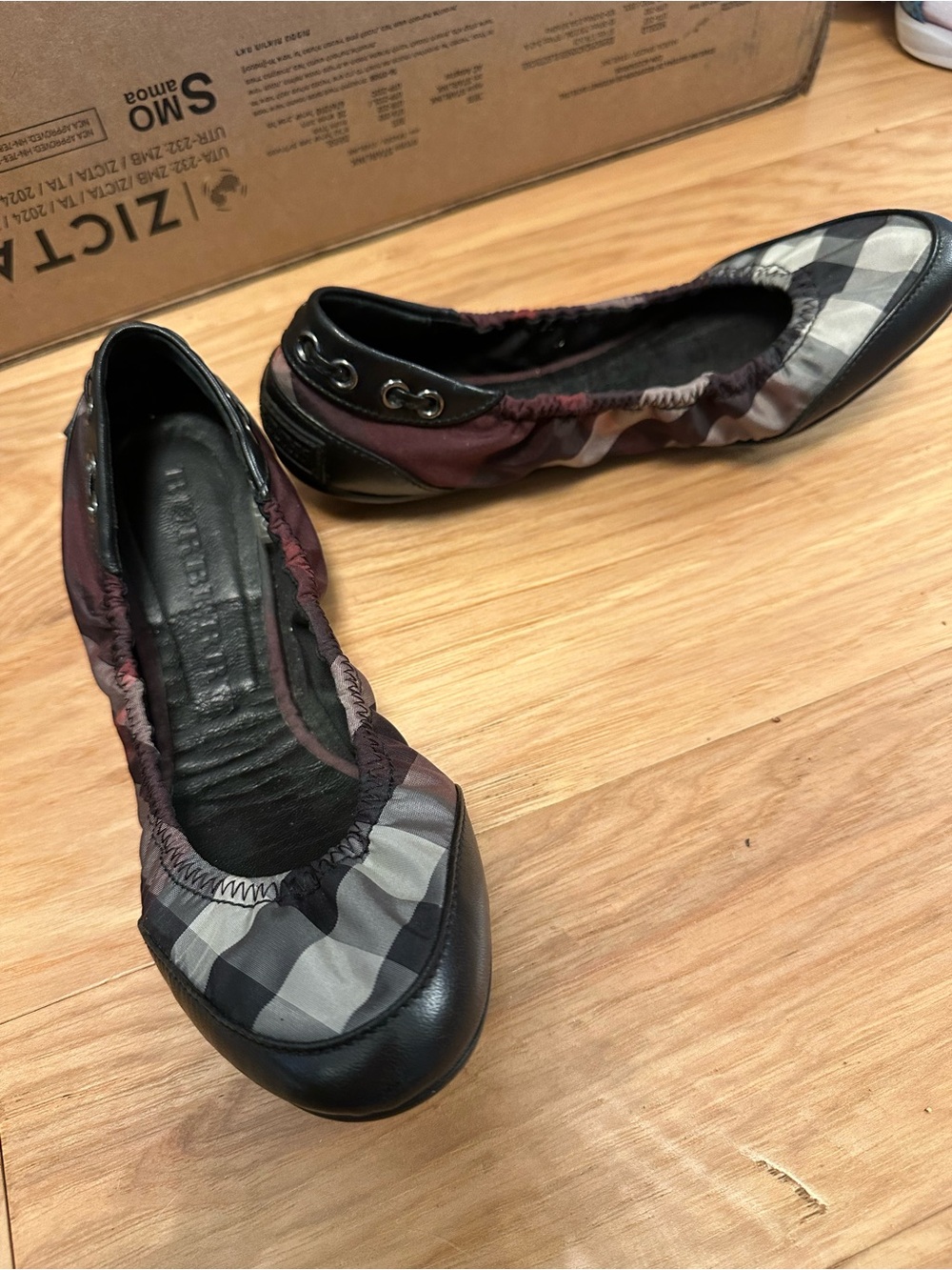 Burberry Vintage Black and Gray Plaid Elastic Ballet Flats 38.5 W 8 Rare